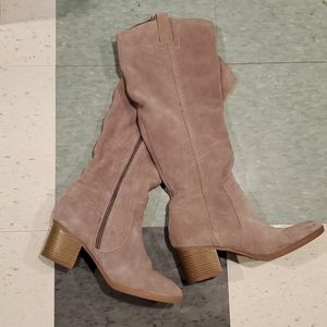 White Mountain suede boots 9